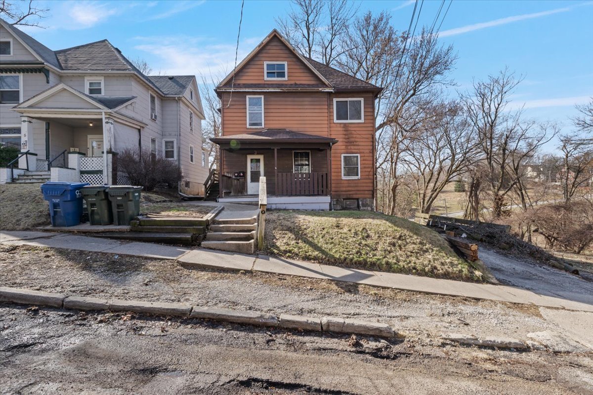 Photo 1 of 39 — 3 Riverview Place, Davenport, IA 52803