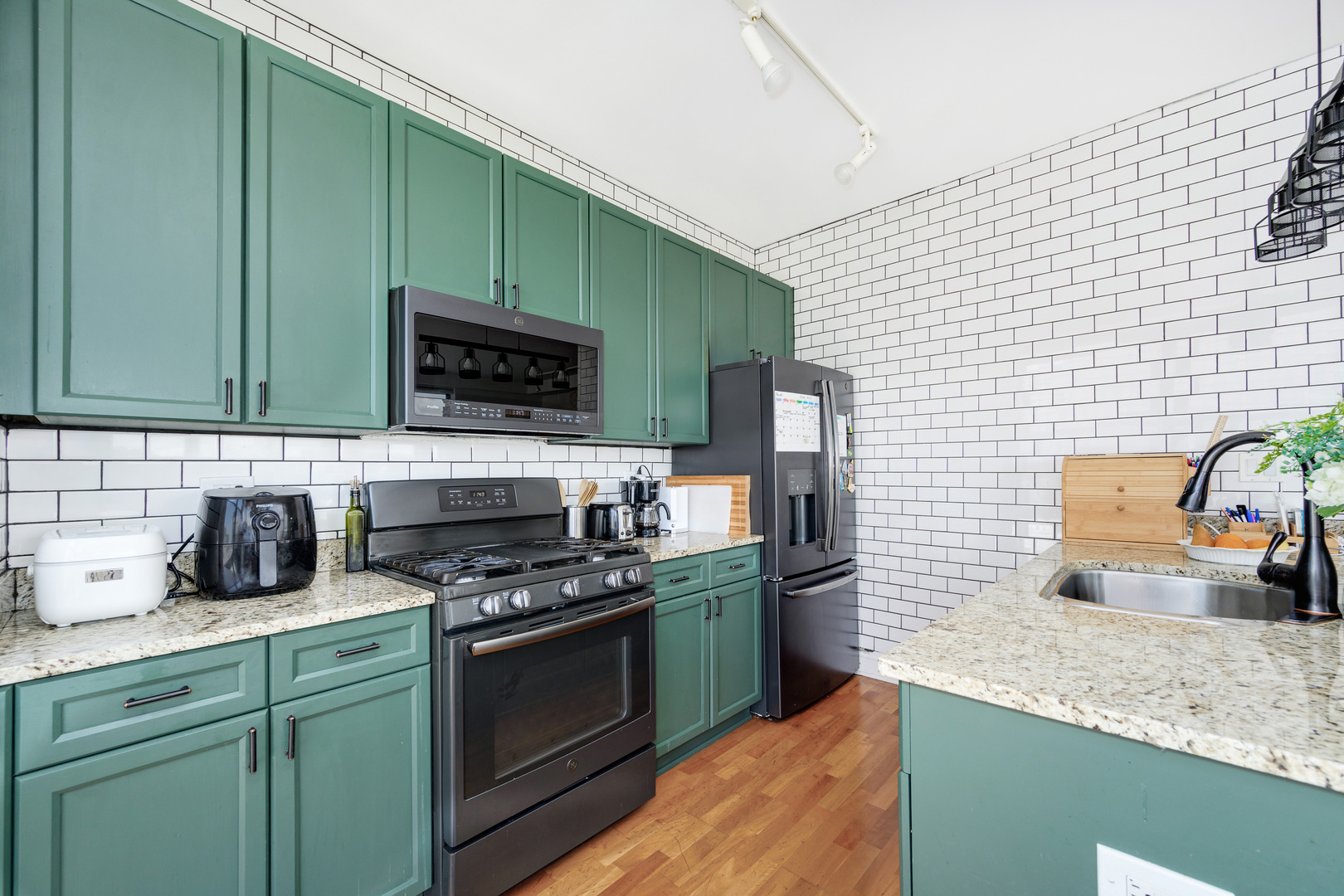1260 W WASHINGTON Street 608