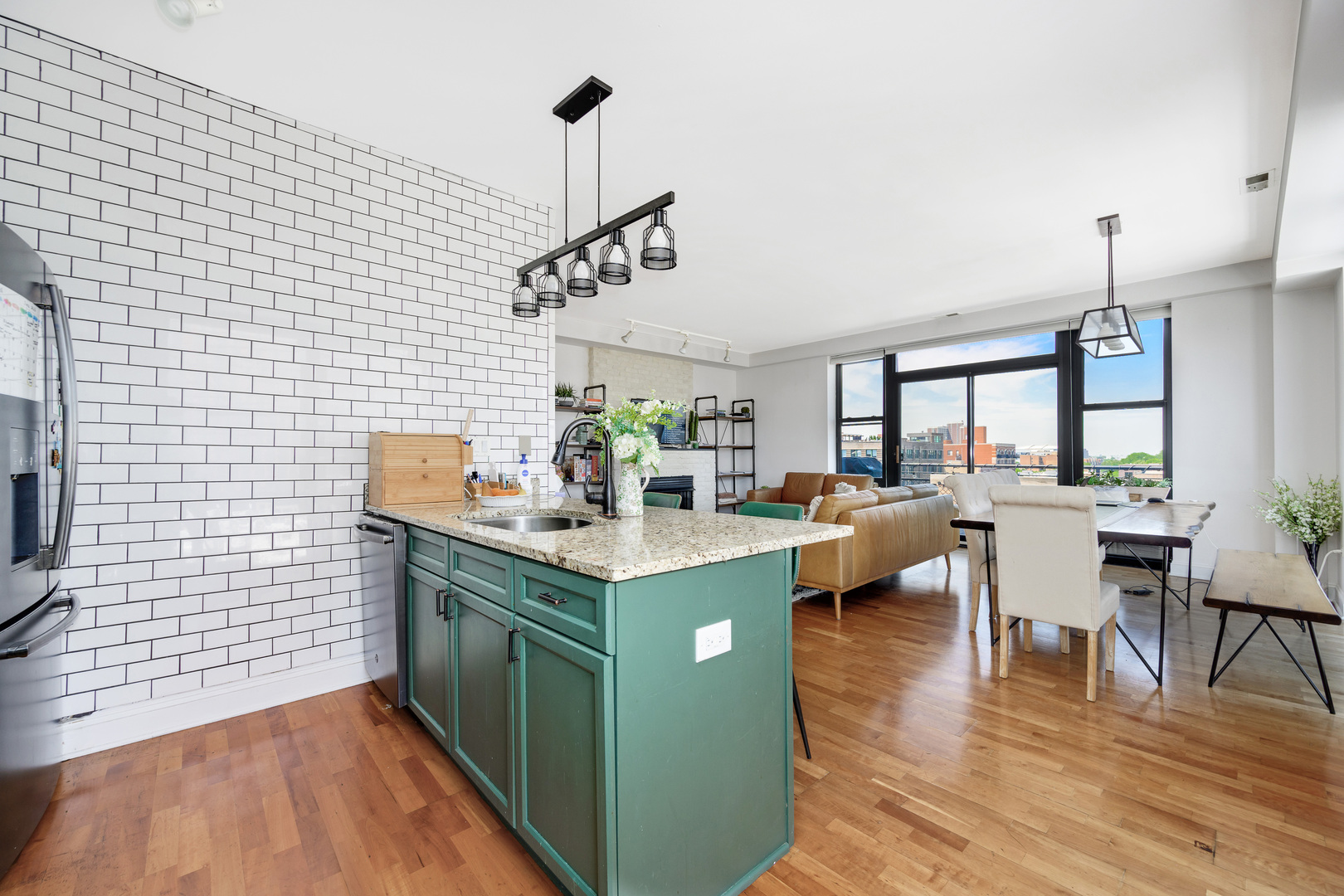 1260 W WASHINGTON Street 608