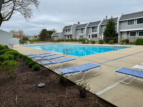 Tiny photo for 5218 Willow Court, Gurnee, IL 60031 (MLS # 12632782)