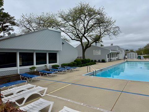 Tiny photo for 5218 Willow Court, Gurnee, IL 60031 (MLS # 12632782)
