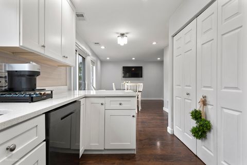 Tiny photo for 5218 Willow Court, Gurnee, IL 60031 (MLS # 12632782)