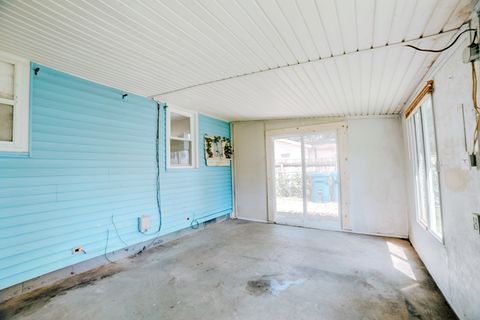 Tiny photo for 525 E Hickory Street, Watseka, IL 60970 (MLS # 12589966)