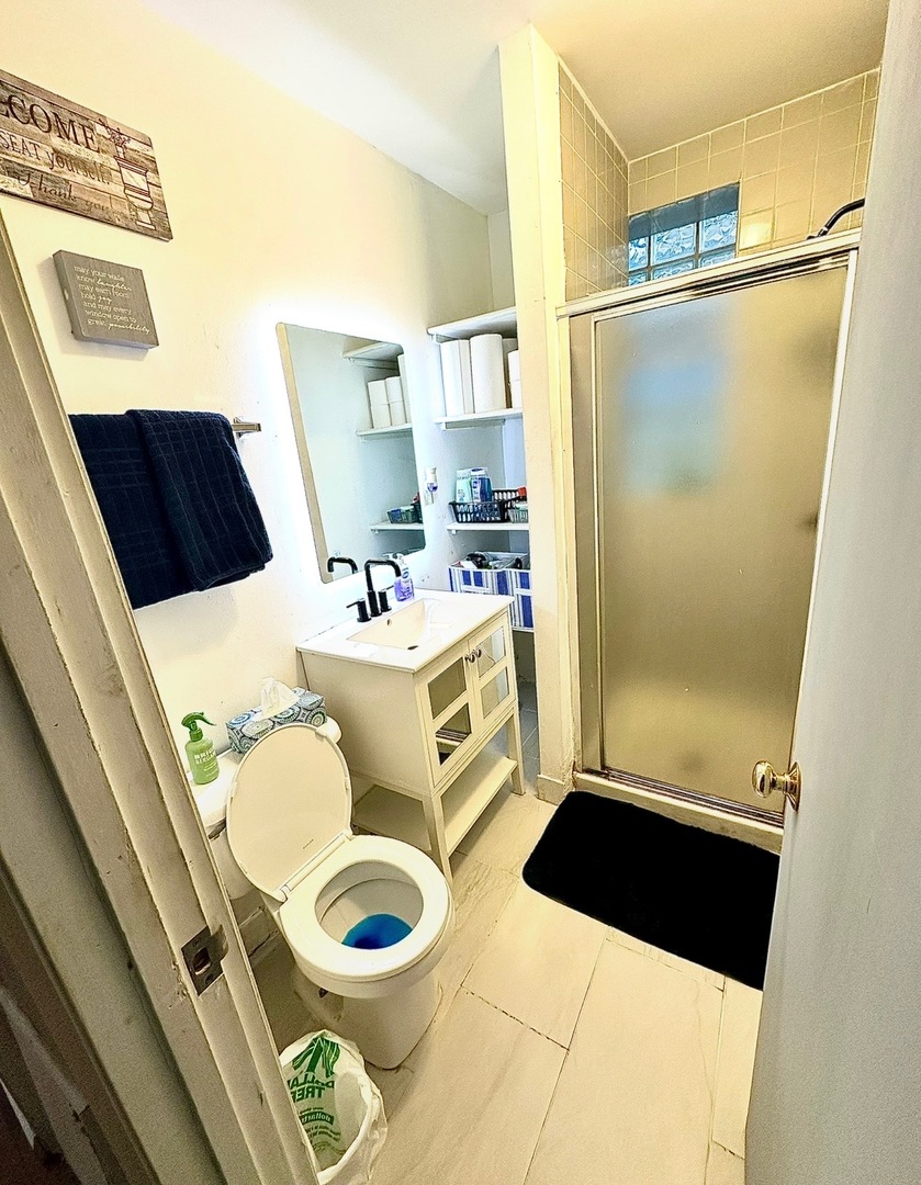 1903 W Fullerton Avenue