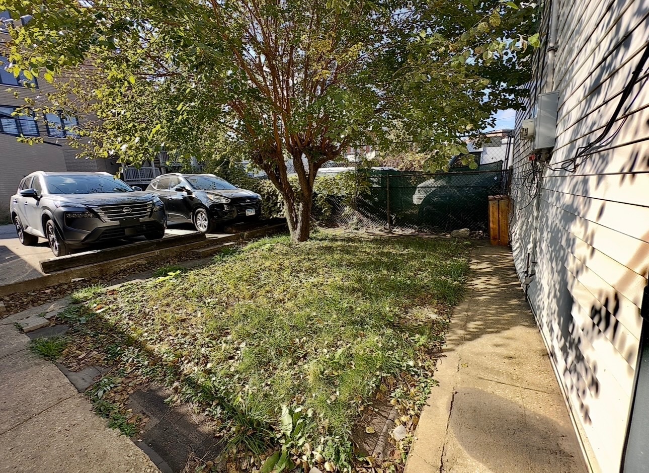 1903 W Fullerton Avenue