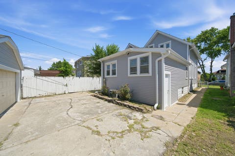 Tiny photo for 124 N 11th Avenue, Melrose Park, IL 60160 (MLS # 12725781)