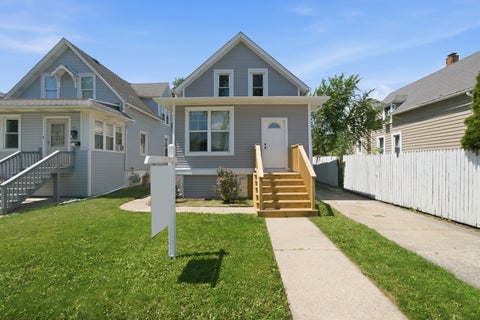 Photo of 124 N 11th Avenue, Melrose Park, IL 60160 (MLS # 12725781)