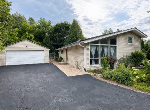 Photo of 1008 Adams Court, Carpentersville, IL 60110 (MLS # 12721156)