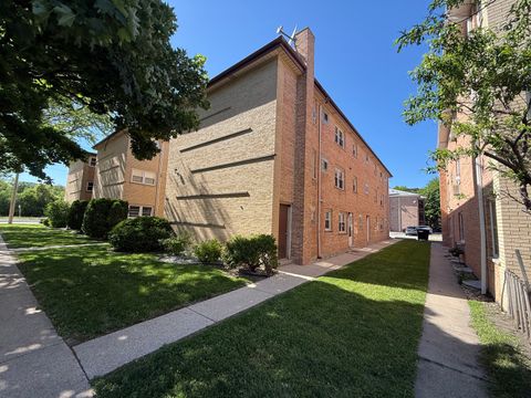 Photo of 8748 W Berwyn Avenue #2S, Chicago, IL 60656 (MLS # 12655201)