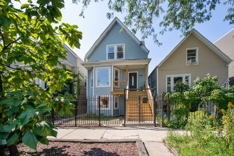 Photo of 2046 N Hamlin Avenue, Chicago, IL 60647 (MLS # 12466464)