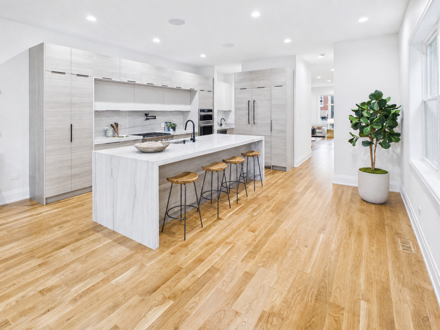 2638 W Superior Street