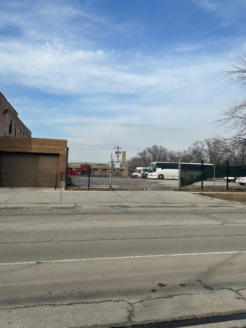 4630 W Augusta Boulevard