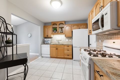 Tiny photo for 1500 CANBURY Court #B2, Wheeling, IL 60090 (MLS # 12527556)
