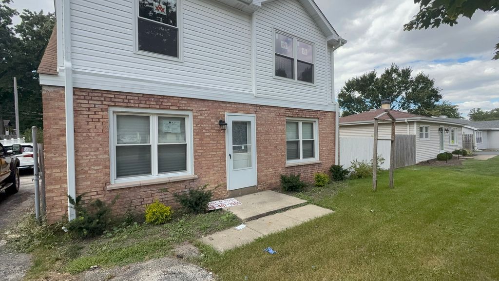 Photo for 242 Highland Road, Willowbrook, IL 60527 (MLS # 12470511)