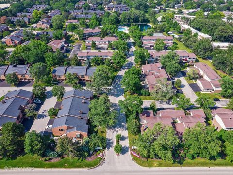 Photo of 19W182 Ginny Lane E #182, Oak Brook, IL 60523 (MLS # 12673080)