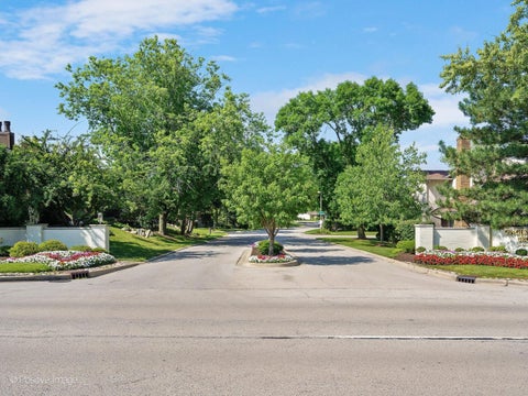 Tiny photo for 19W182 Ginny Lane E #182, Oak Brook, IL 60523 (MLS # 12673080)