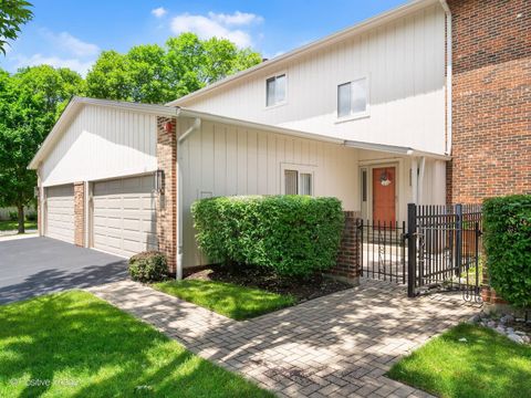 Tiny photo for 19W182 Ginny Lane E #182, Oak Brook, IL 60523 (MLS # 12673080)