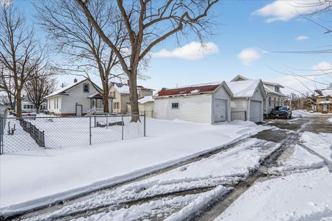 Tiny photo for 1427 N Court Street, Rockford, IL 61103 (MLS # 12595095)