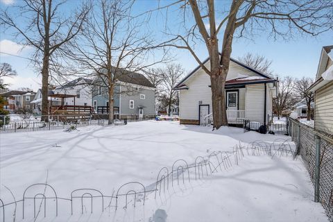 Tiny photo for 1427 N Court Street, Rockford, IL 61103 (MLS # 12595095)