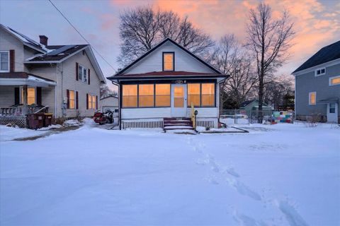 Photo of 1427 N Court Street, Rockford, IL 61103 (MLS # 12595095)