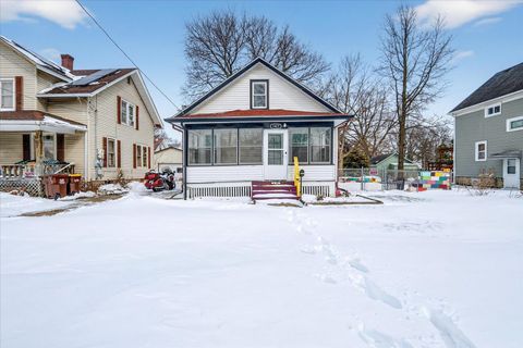 Tiny photo for 1427 N Court Street, Rockford, IL 61103 (MLS # 12595095)