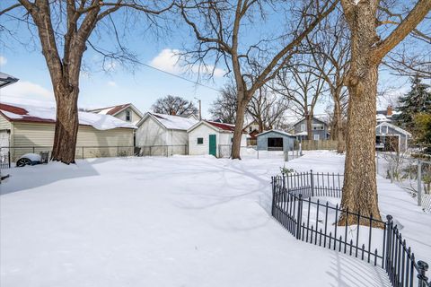 Tiny photo for 1427 N Court Street, Rockford, IL 61103 (MLS # 12595095)