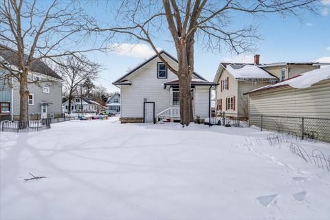 Tiny photo for 1427 N Court Street, Rockford, IL 61103 (MLS # 12595095)
