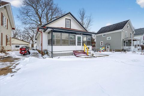 Tiny photo for 1427 N Court Street, Rockford, IL 61103 (MLS # 12595095)