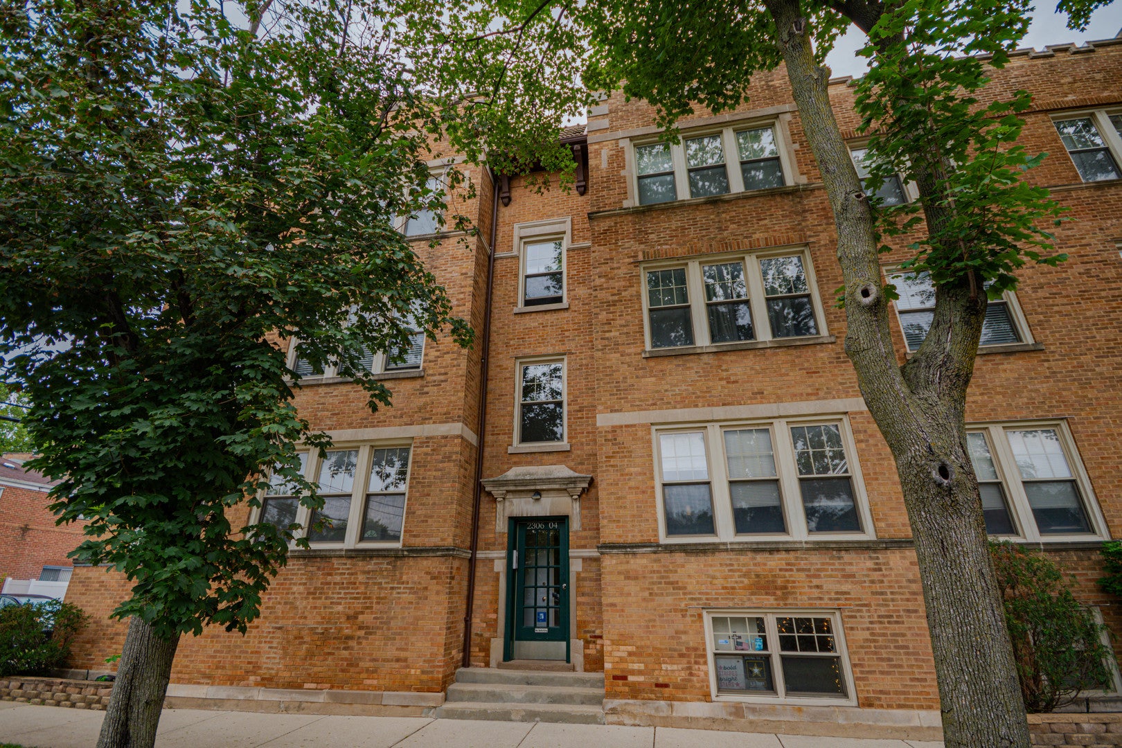 2306 W Jarvis Street 1