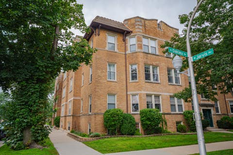 Photo of 2306 W Jarvis Street #1, Chicago, IL 60645 (MLS # 12728154)