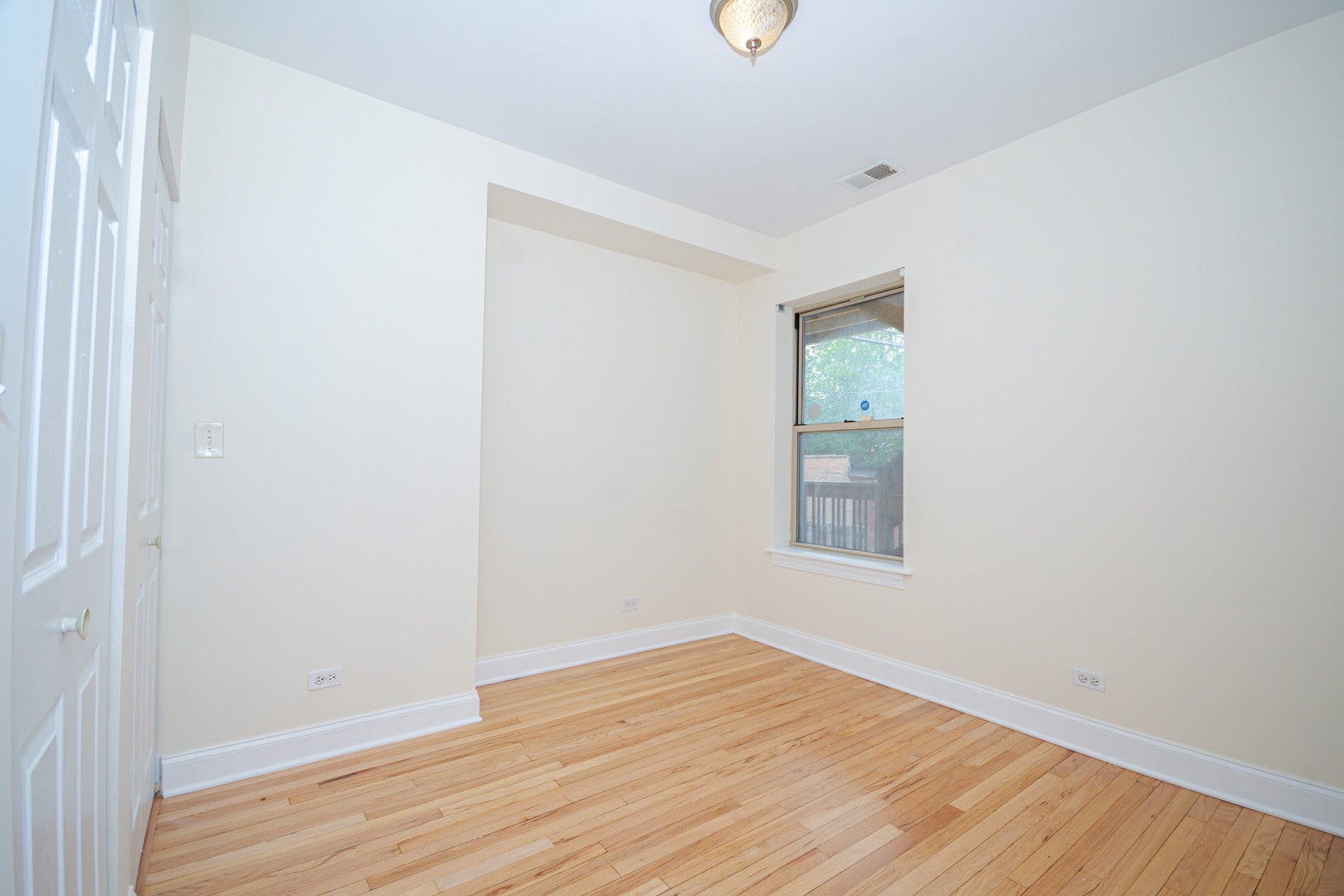 2306 W Jarvis Street 1