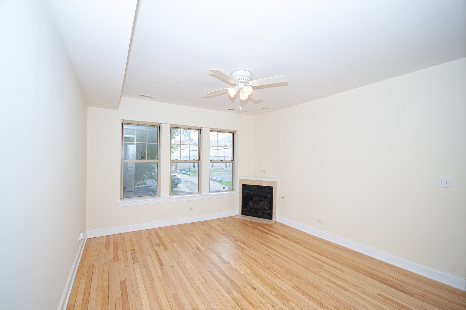 2306 W Jarvis Street 1