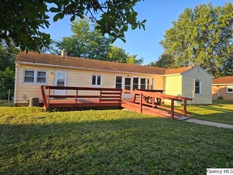 Tiny photo for 825 Augusta Road, Carthage, IL 62321 (MLS # 12284396)