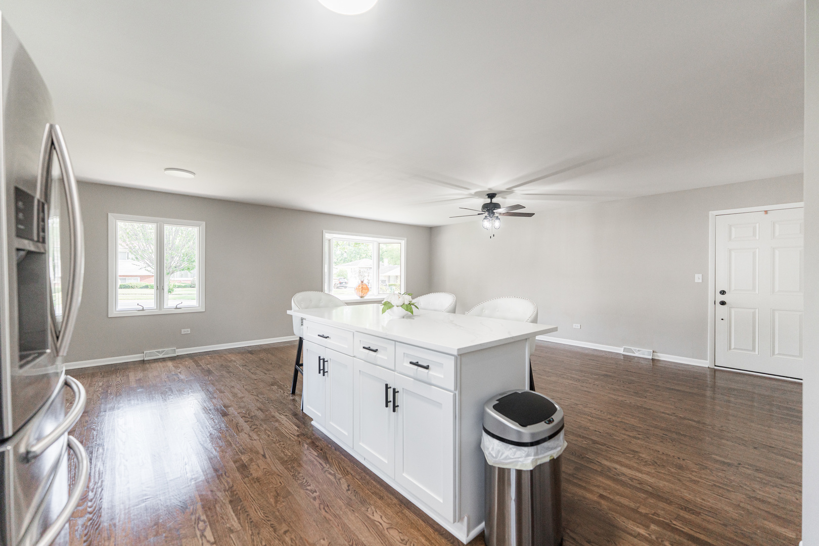 22 W Prairie Avenue