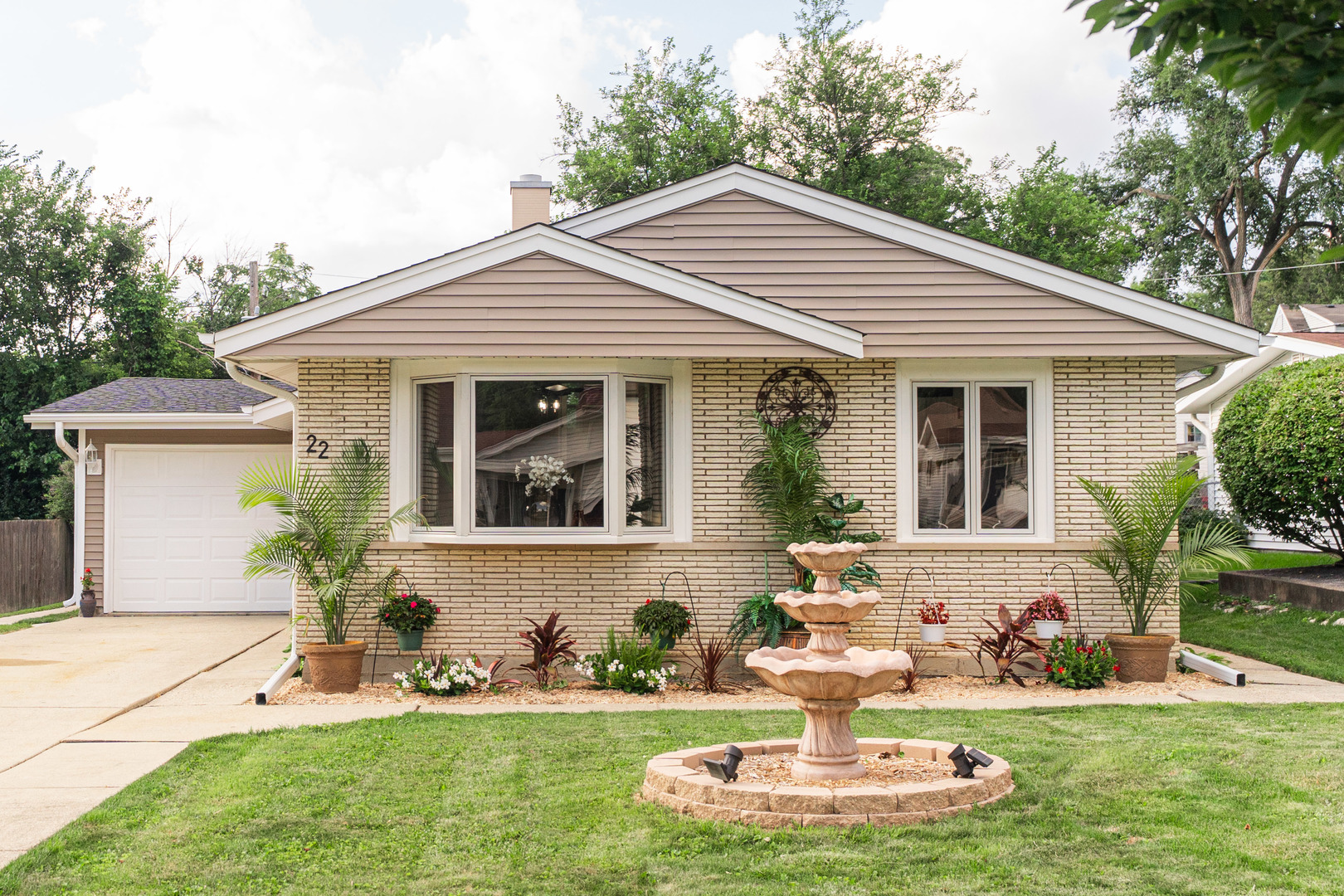 22 W Prairie Avenue