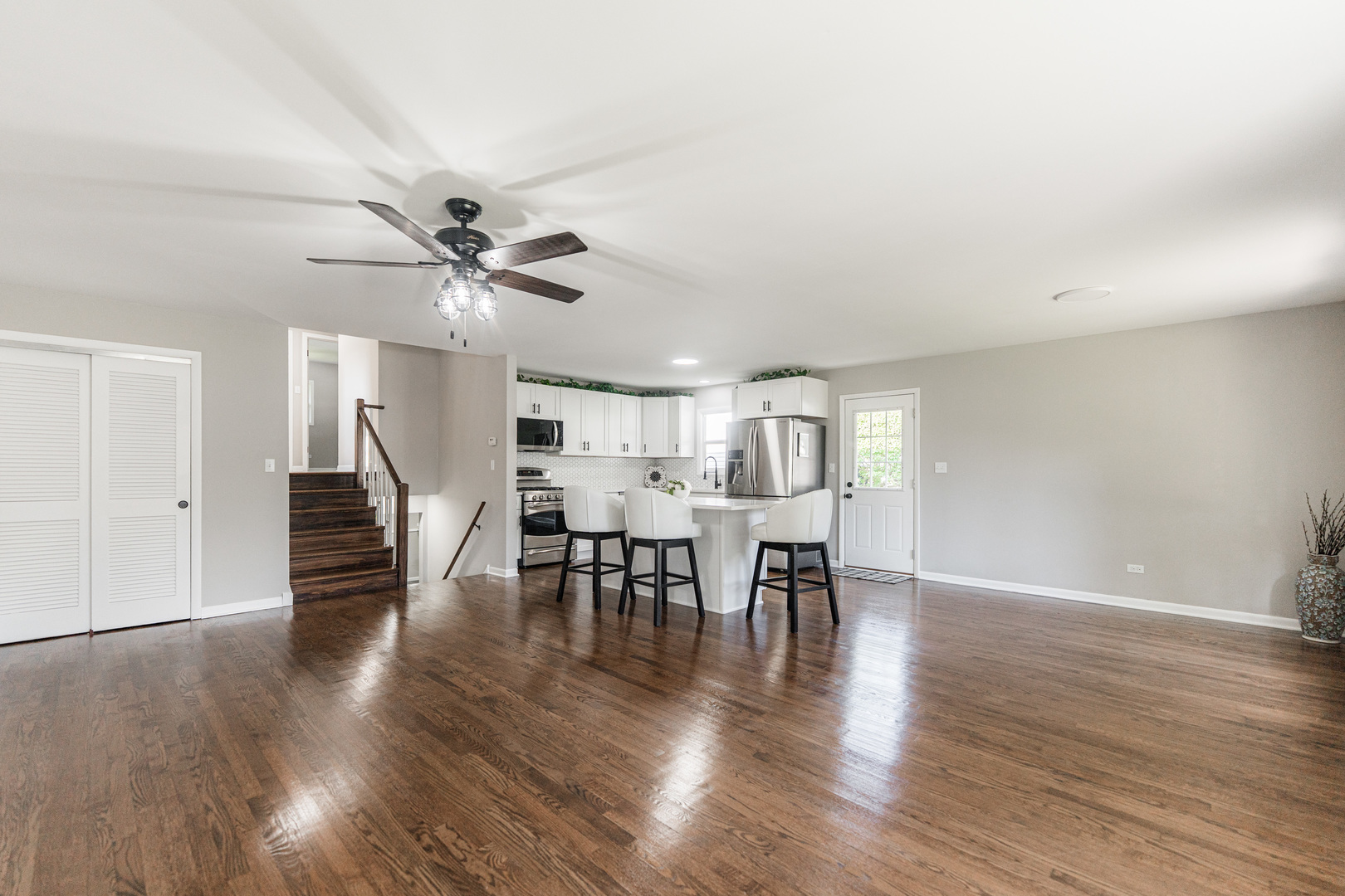 22 W Prairie Avenue