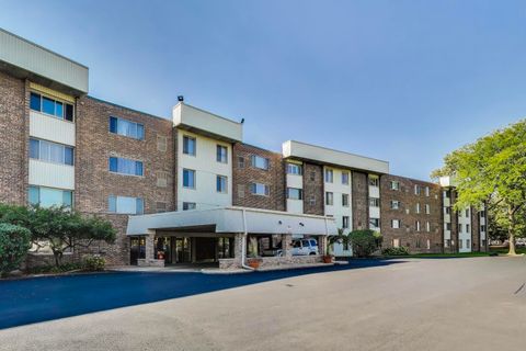 Photo of 841 N York Street #332, Elmhurst, IL 60126 (MLS # 12476274)