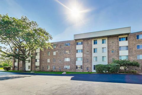 Tiny photo for 841 N York Street #332, Elmhurst, IL 60126 (MLS # 12476274)