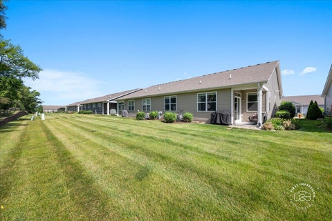 Tiny photo for 318 Sussex Lane, North Aurora, IL 60542 (MLS # 12690353)