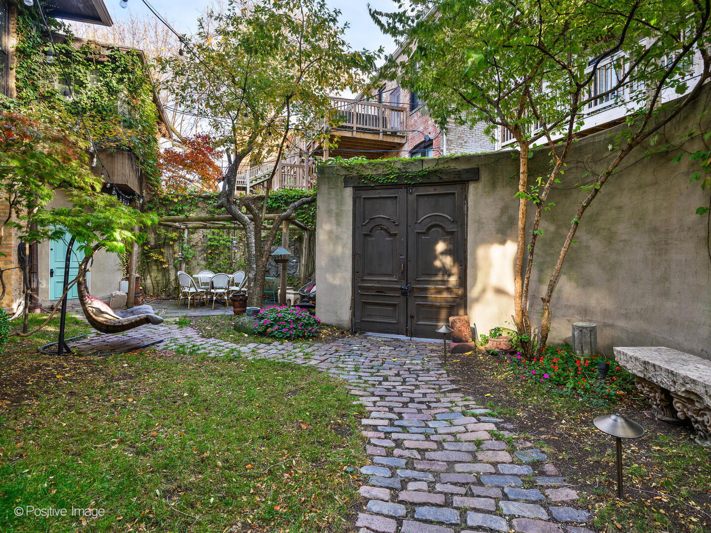 844 W ALTGELD Street