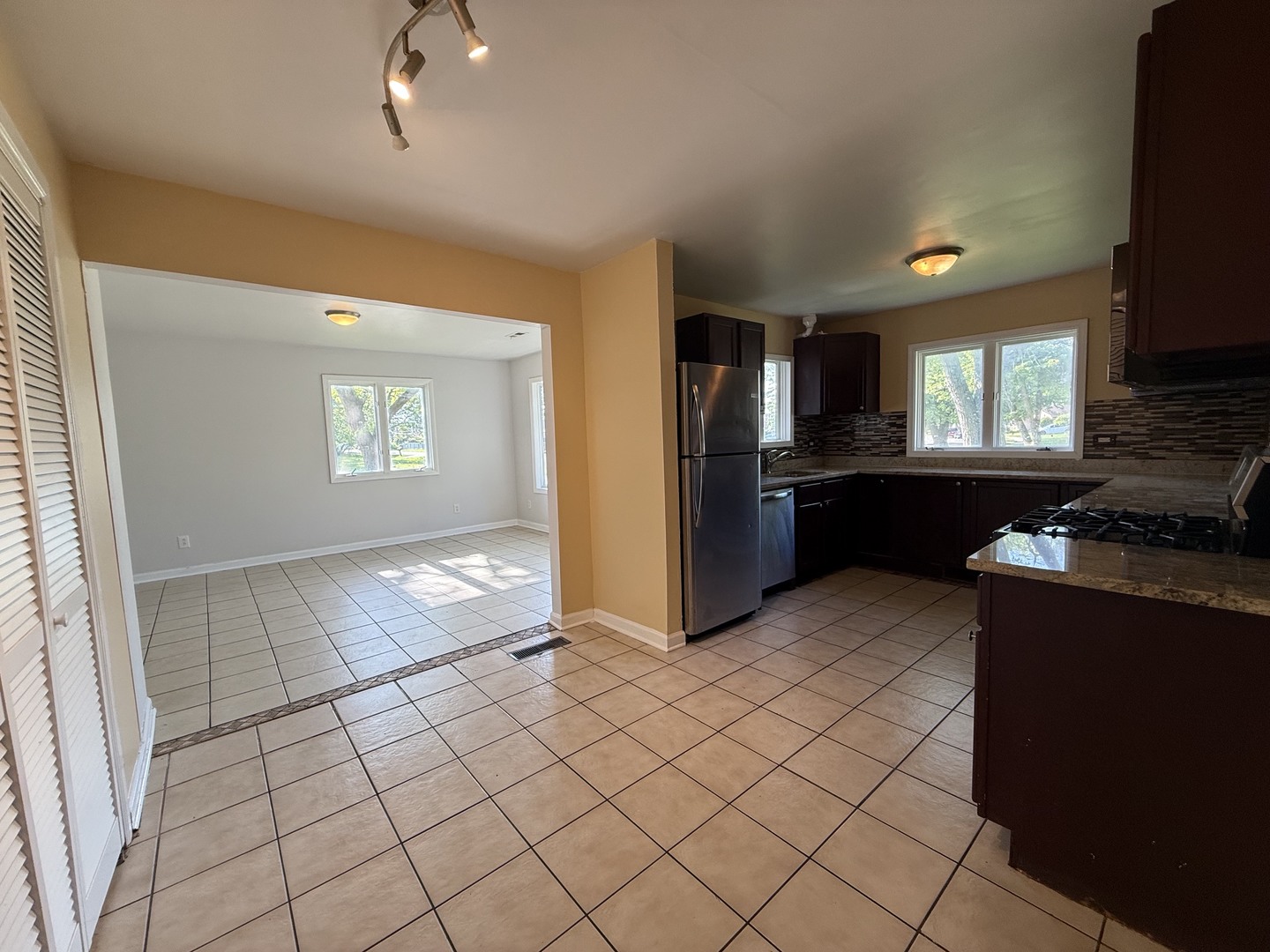 916 Williams Street - Photo 2