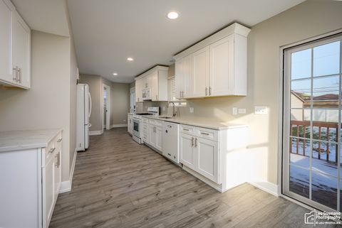 Tiny photo for 4023 1/2 N Grant Street, Westmont, IL 60559 (MLS # 12516131)