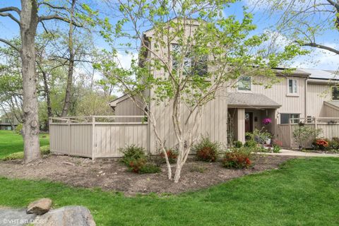 571 N Old Barn Road Lake Barrington IL 60010
