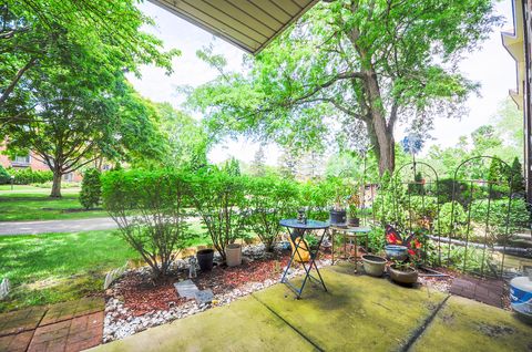 Tiny photo for 1206 S New Wilke Road #108, Arlington Heights, IL 60005 (MLS # 12453407)