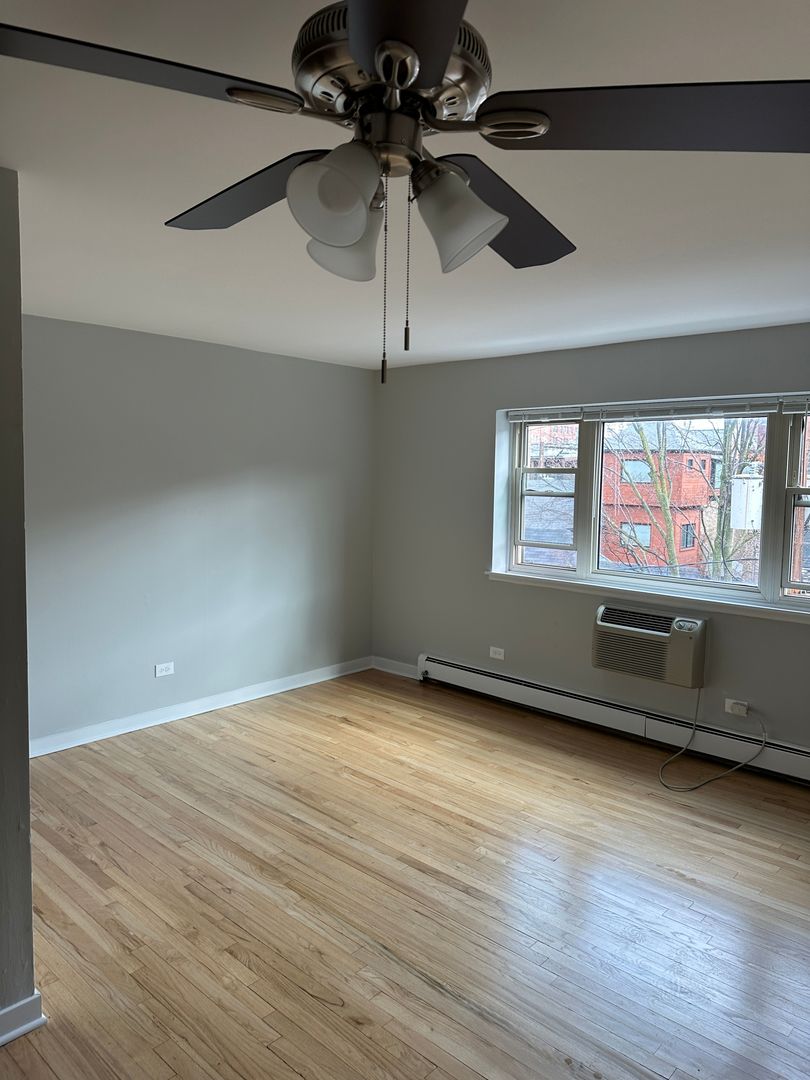 3161 N Cambridge Avenue 312