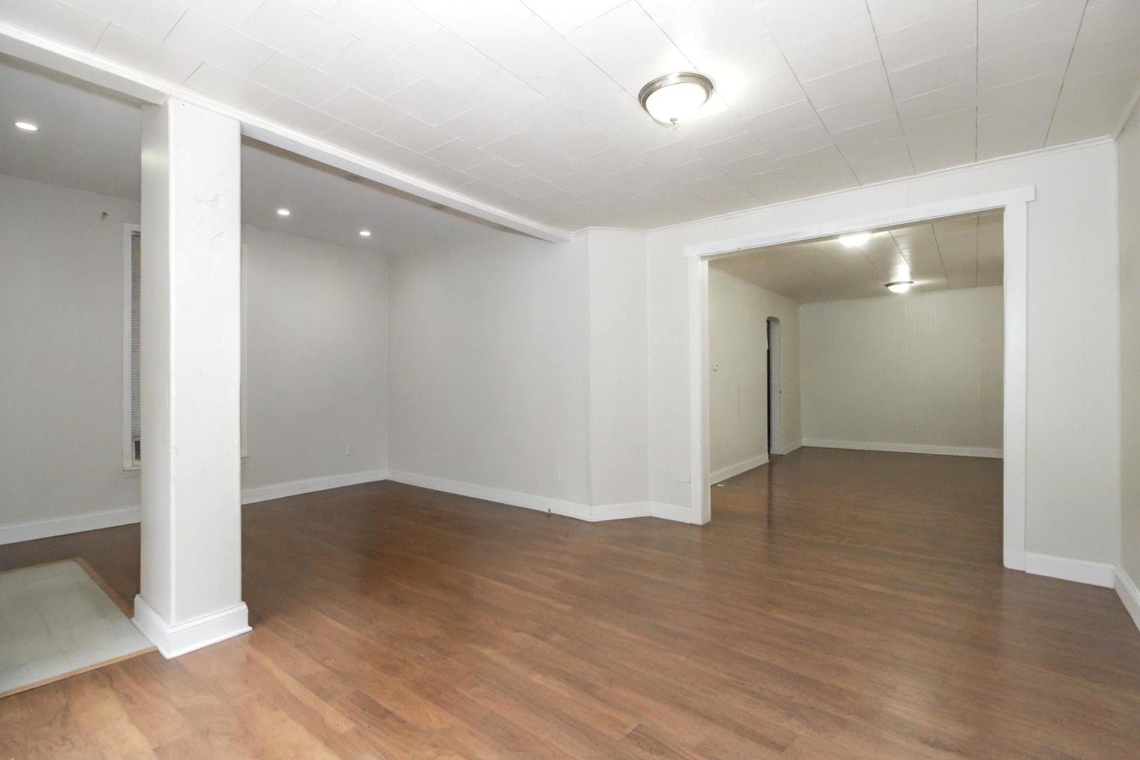 2244 W IRVING PARK Road
