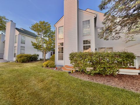 Tiny photo for 112 Pembroke Circle, Lake Bluff, IL 60044 (MLS # 12674518)