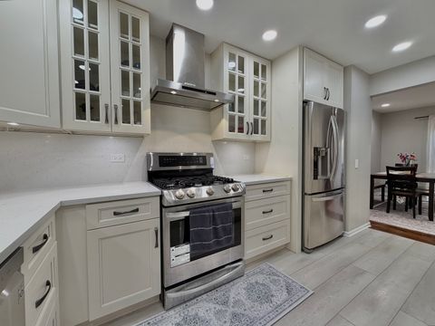 Tiny photo for 112 Pembroke Circle, Lake Bluff, IL 60044 (MLS # 12674518)