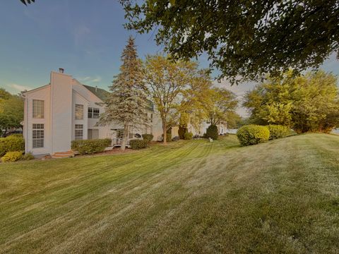 Tiny photo for 112 Pembroke Circle, Lake Bluff, IL 60044 (MLS # 12674518)