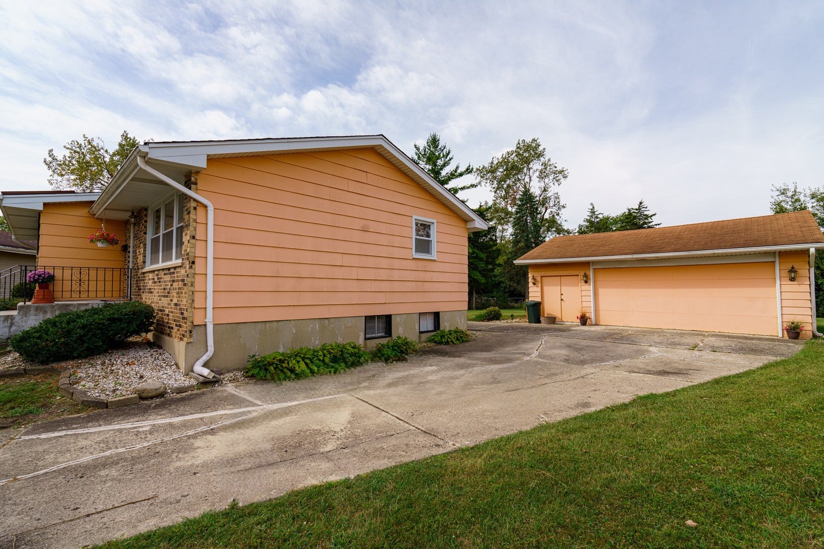 3423 Hickory Lane